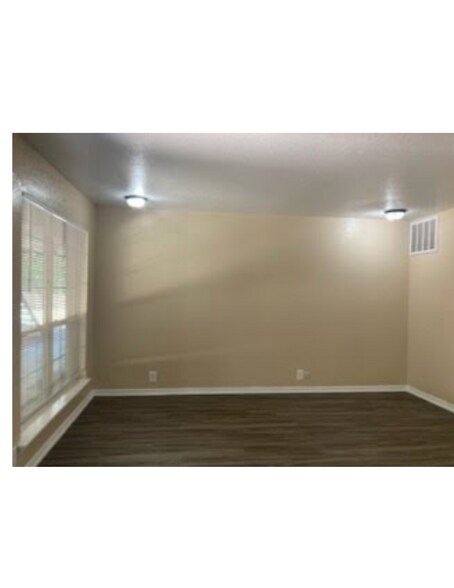Building Photo - 2701 Green Oaks Rd