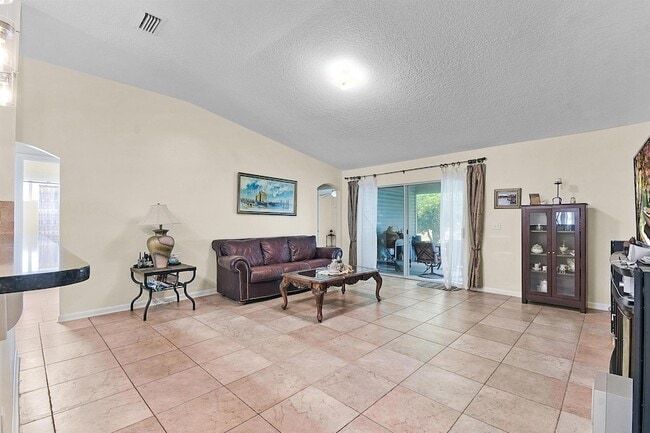 Building Photo - 237 N Hidden Tree Dr