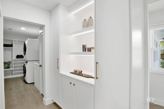 Building Photo - 380 S Church St