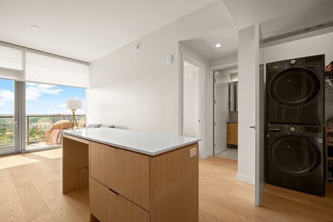 Building Photo - 44 East Ave