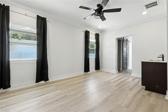 Building Photo - 3634 Burlington Ave N