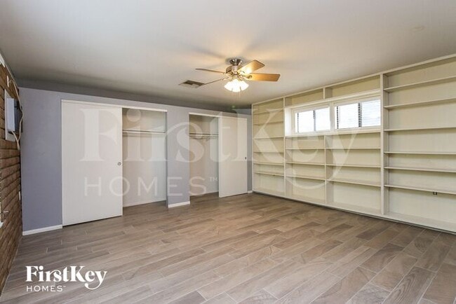 Building Photo - 328 E Balboa Dr
