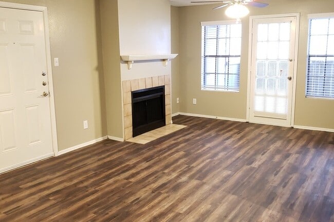 Building Photo - Woodcrest Apartments