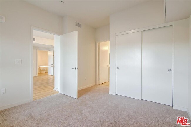 Building Photo - 12655 Bluff Creek Dr