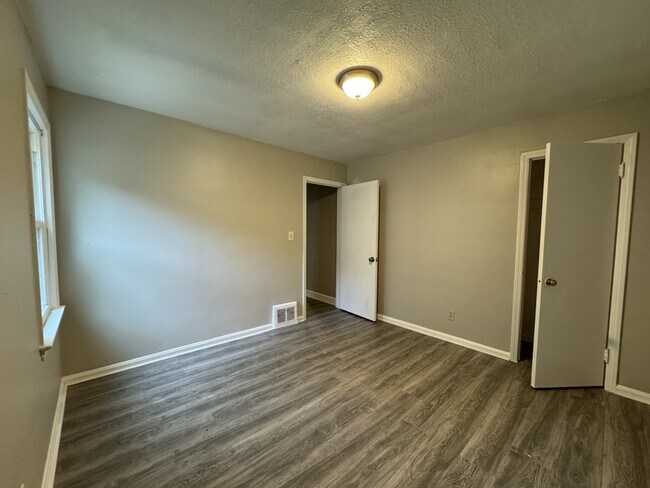 Building Photo - 458 E 272nd St