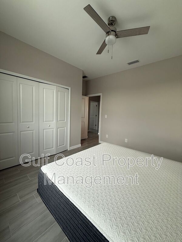 Building Photo - 2609 NE 5th Pl