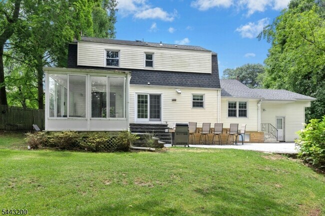 Building Photo - 162 Mountainview Dr
