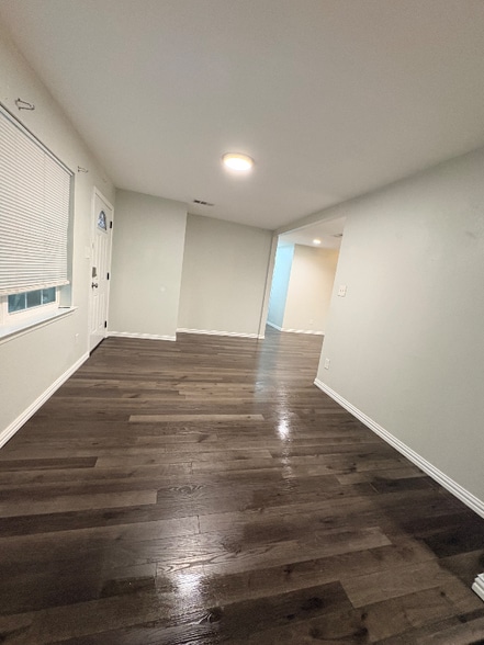 Building Photo - 710 McDivitt Dr