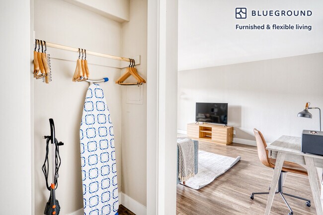 Building Photo - 622 Edgewater Blvd