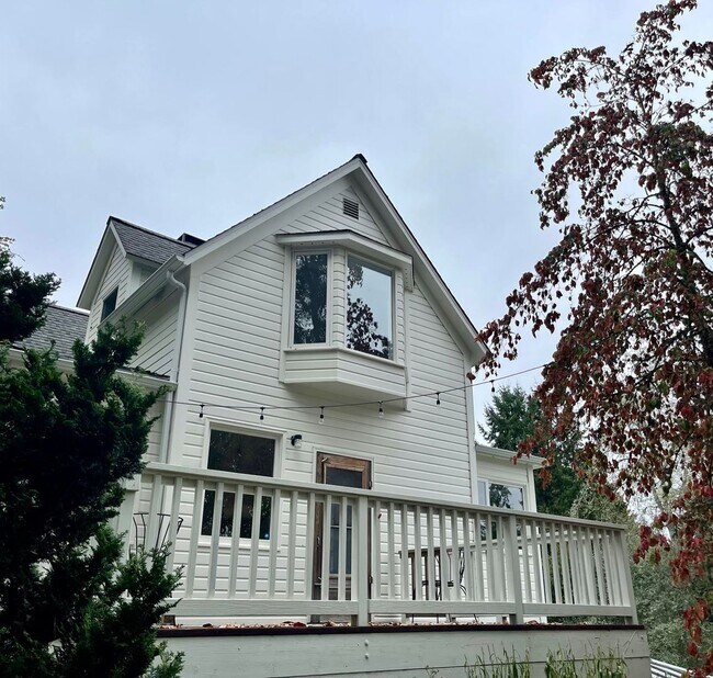 Building Photo - Historic and Peaceful Bainbridge Island Farm