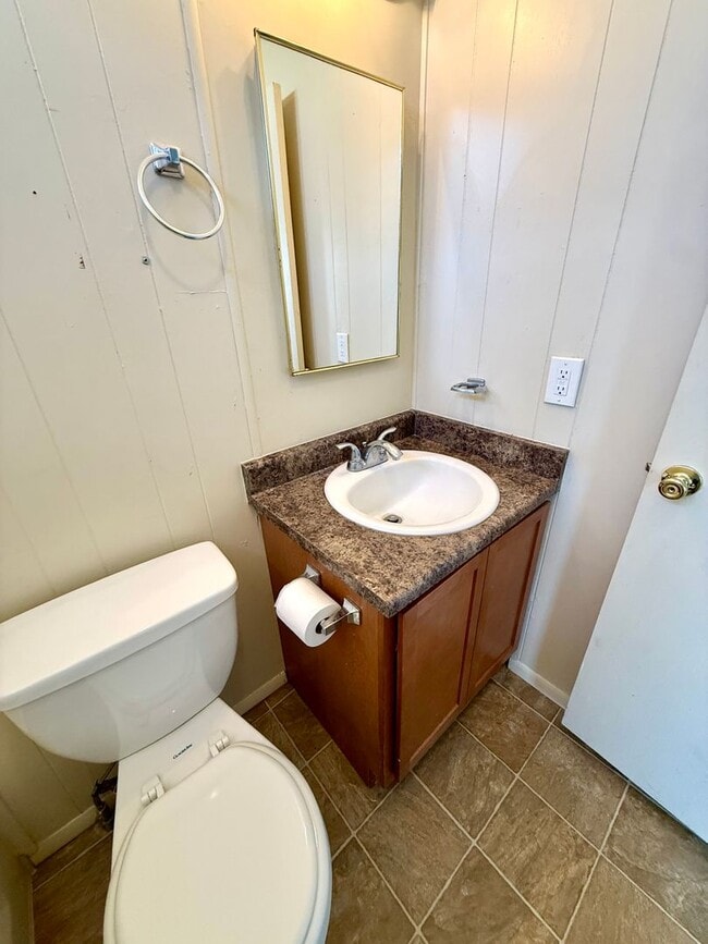 Building Photo - Newly Remodeled 2 Bedroom 2 Bathroom Home!- Available Now