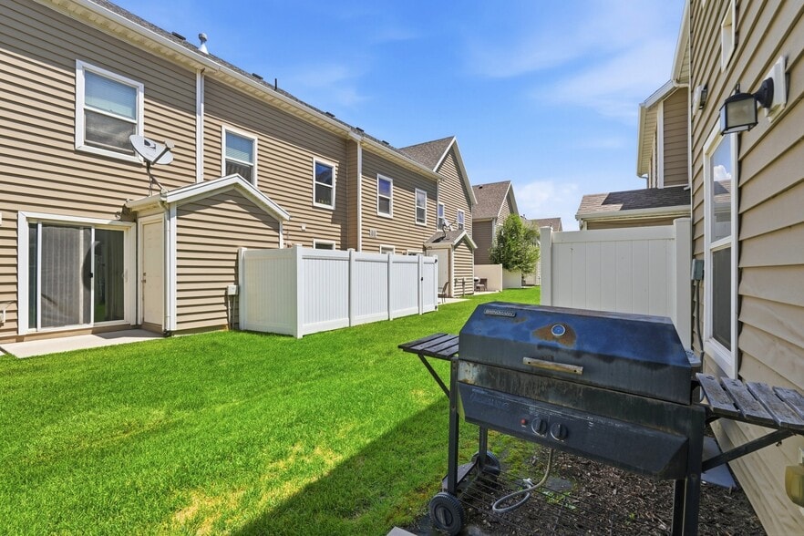Building Photo - 174 Finlay Dr