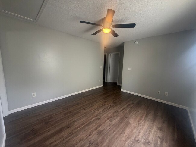 Building Photo - 1755 Polaris Dr