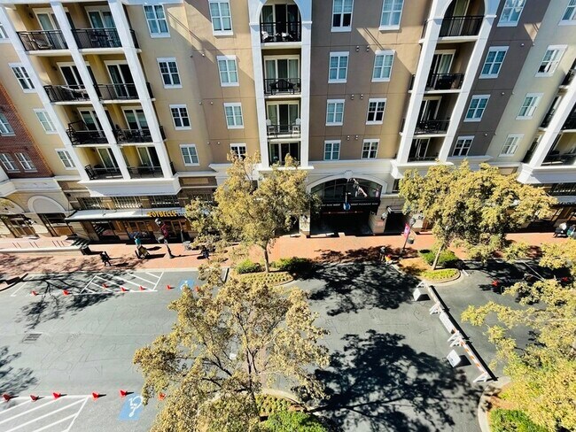 Building Photo - 4625 Piedmont Row Dr