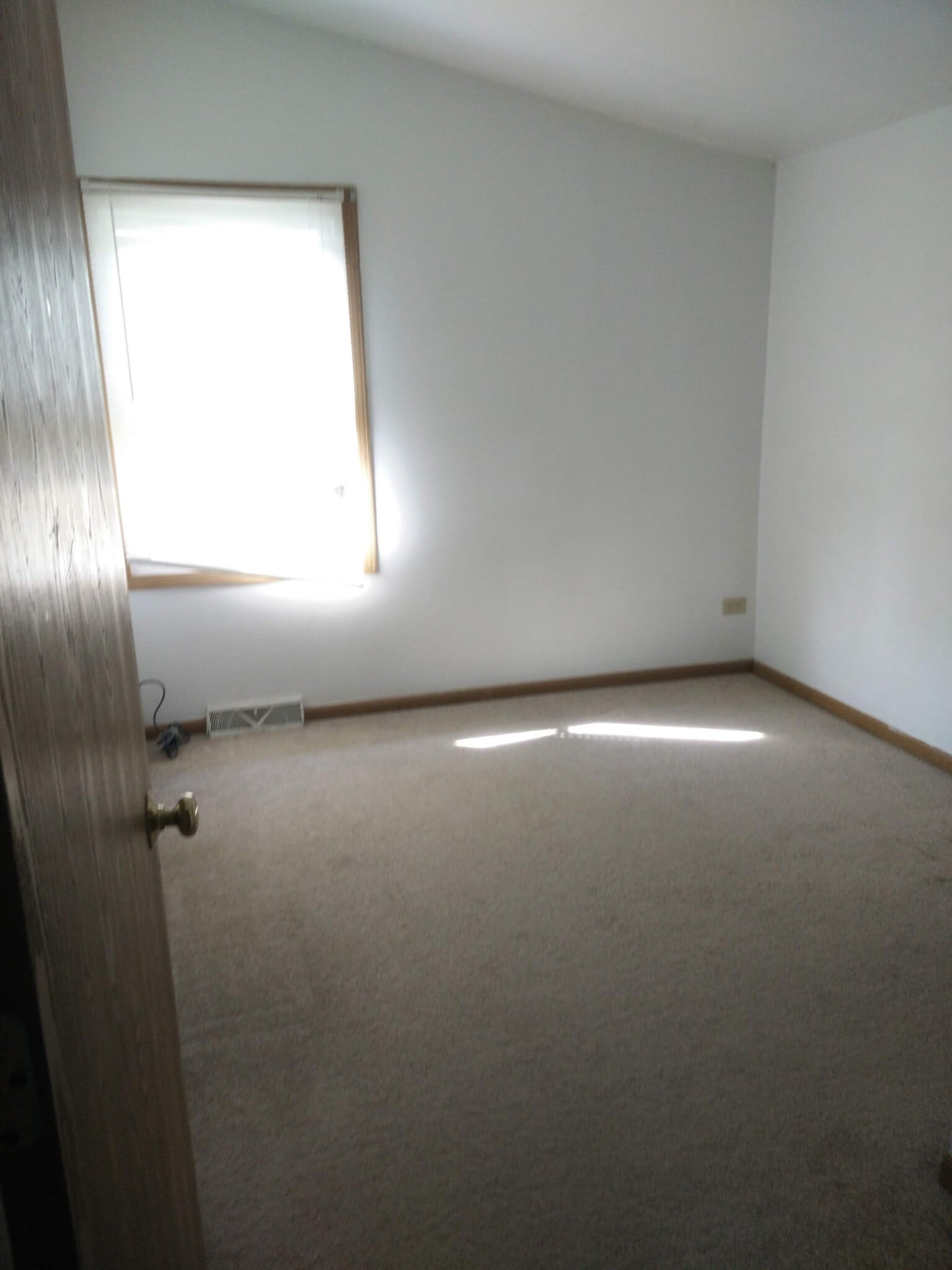 Upstairs room - 1223 Broadway Avenue