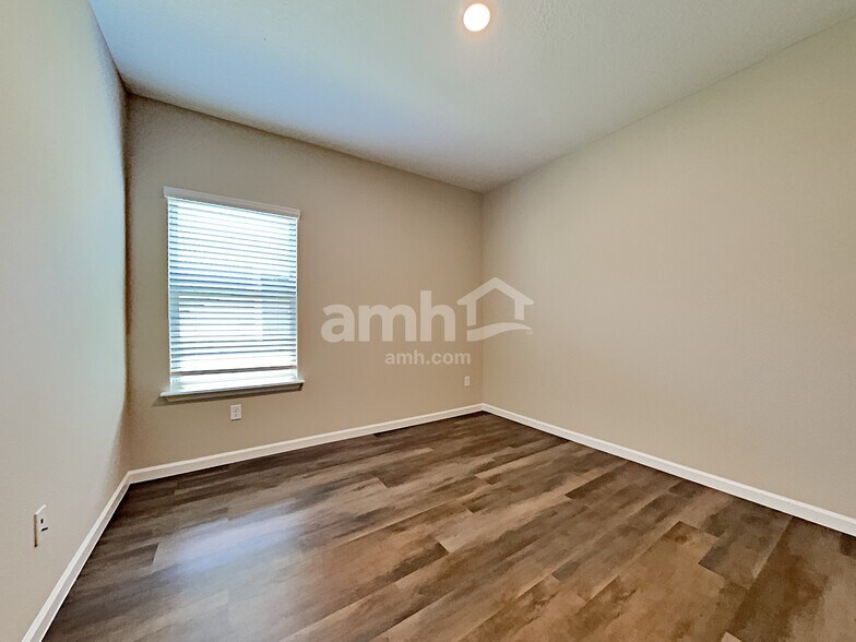 Building Photo - 300 Anastasia Park Rd