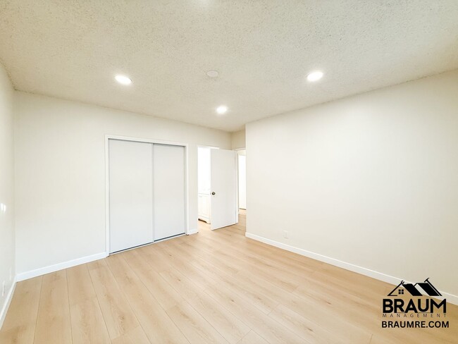 Building Photo - 13115 Oxnard St