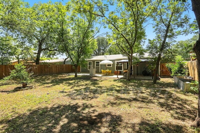 Building Photo - 131 Middlebury Dr