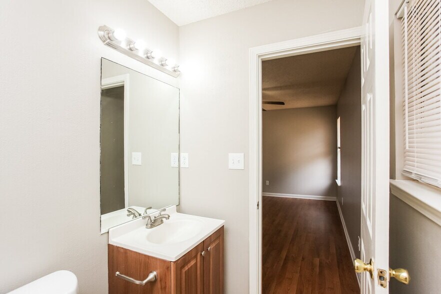 Building Photo - 4089 Gouverneur St