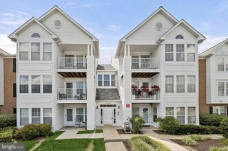Building Photo - Beautiful 2BR/2BA Condo in Piney Orchard.