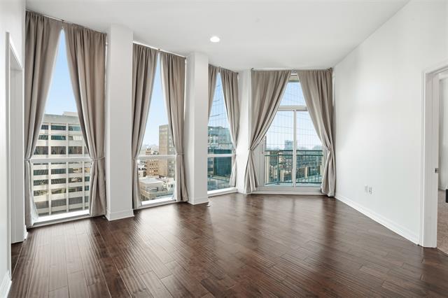 Building Photo - 500 Throckmorton St