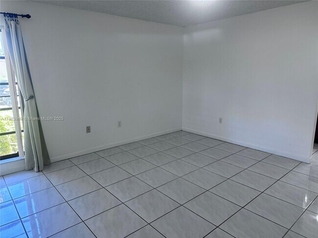 Building Photo - 8810 SW 123rd Ct