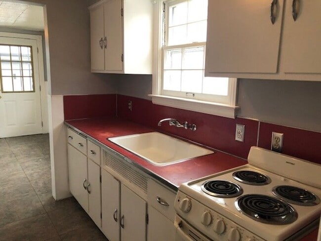 Building Photo - Great 4 Bedroom Home In Harper Woods