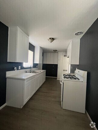 Building Photo - 757