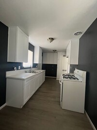 Building Photo - 757