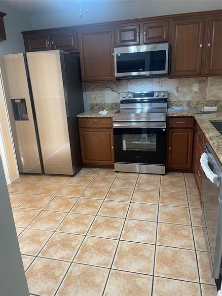 Building Photo - 5871 Woodland Point Dr