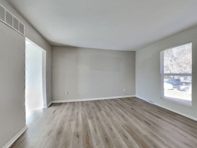 Building Photo - Charming 3-Bed Home in Lees Summit with Garage