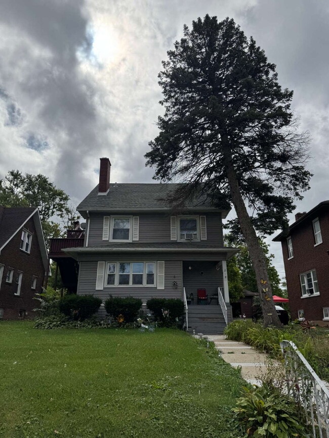 Primary Photo - Spacious 2-Bedroom Apartment in Chicago He...