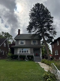 Building Photo - Spacious 2-Bedroom Apartment in Chicago He...