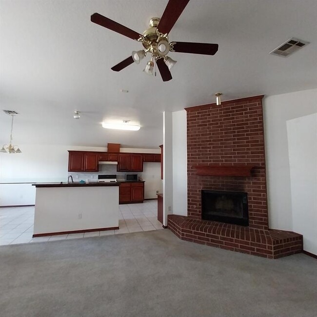 Building Photo - 16220 Sugar Loaf Dr