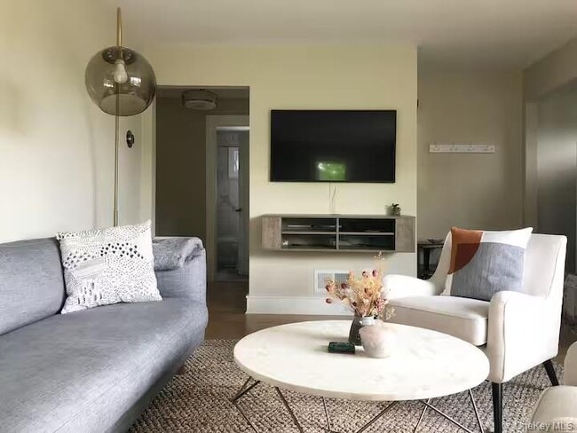 Building Photo - 96 Orange St