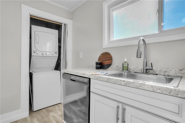 Building Photo - 1229 McKee Rd