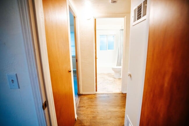 Building Photo - Spacious 4-bedroom, 2-bath single-family home located in a desirable Eureka neighborhood near Hen...