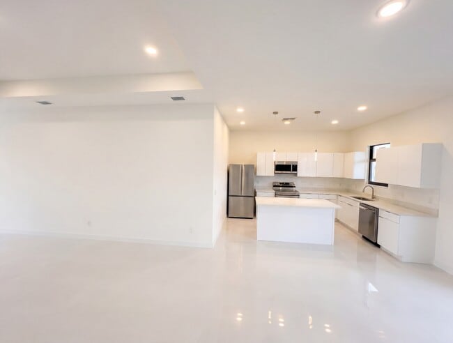 Building Photo - 4333 NW 34th St