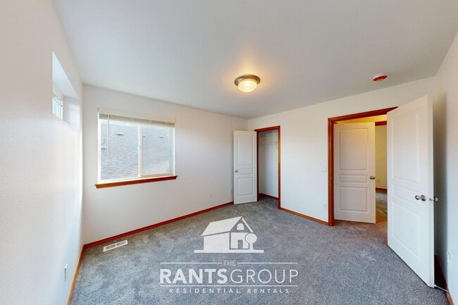 Building Photo - Spacious Pet-Free 4+ Bedroom Home in Lacey!