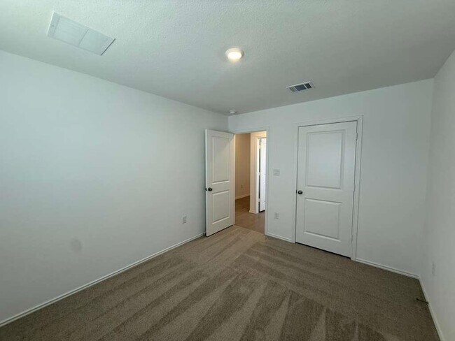 Building Photo - 223 Camargue Dr