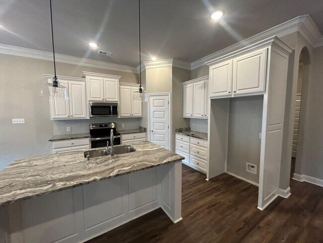 Building Photo - Beautiful Midway ISD Home