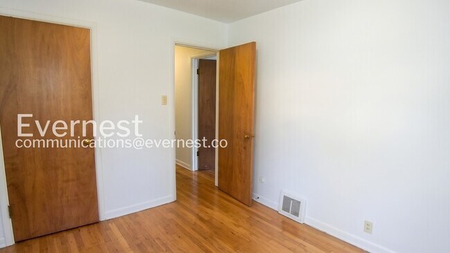 Building Photo - 819 Stover St