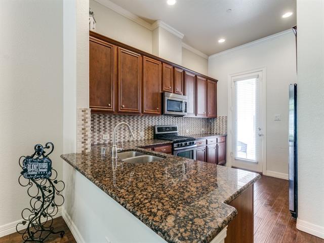 Building Photo - 820 Lake Vista Pl