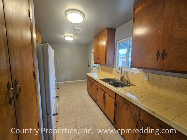 Building Photo - Garden Tract 3-Bedroom House with Hardwood...