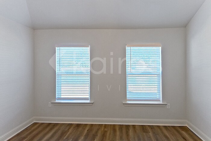 Building Photo - 8041 Hendrick Dr