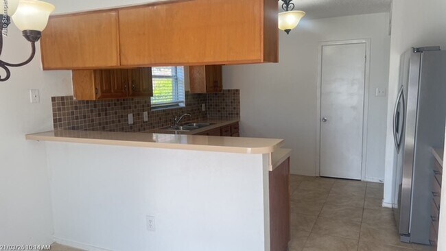 Building Photo - 7221 W Cleburne Rd