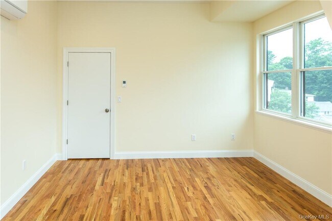 Building Photo - 23 E Main St