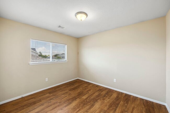 Building Photo - 6158 Settlers Lake Cir E