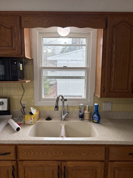 Building Photo - 334 Elm St