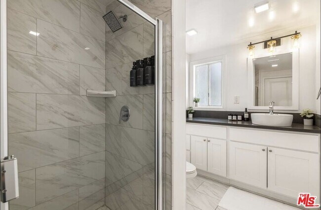 Building Photo - 5700 Vanalden Ave